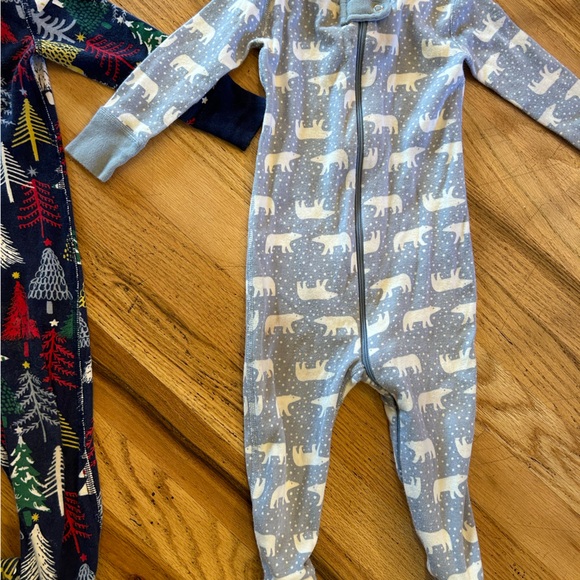 Hanna Andersson Christmas Onesies Lot of Four Disney Pajamas 12-18 months - Picture 3 of 7